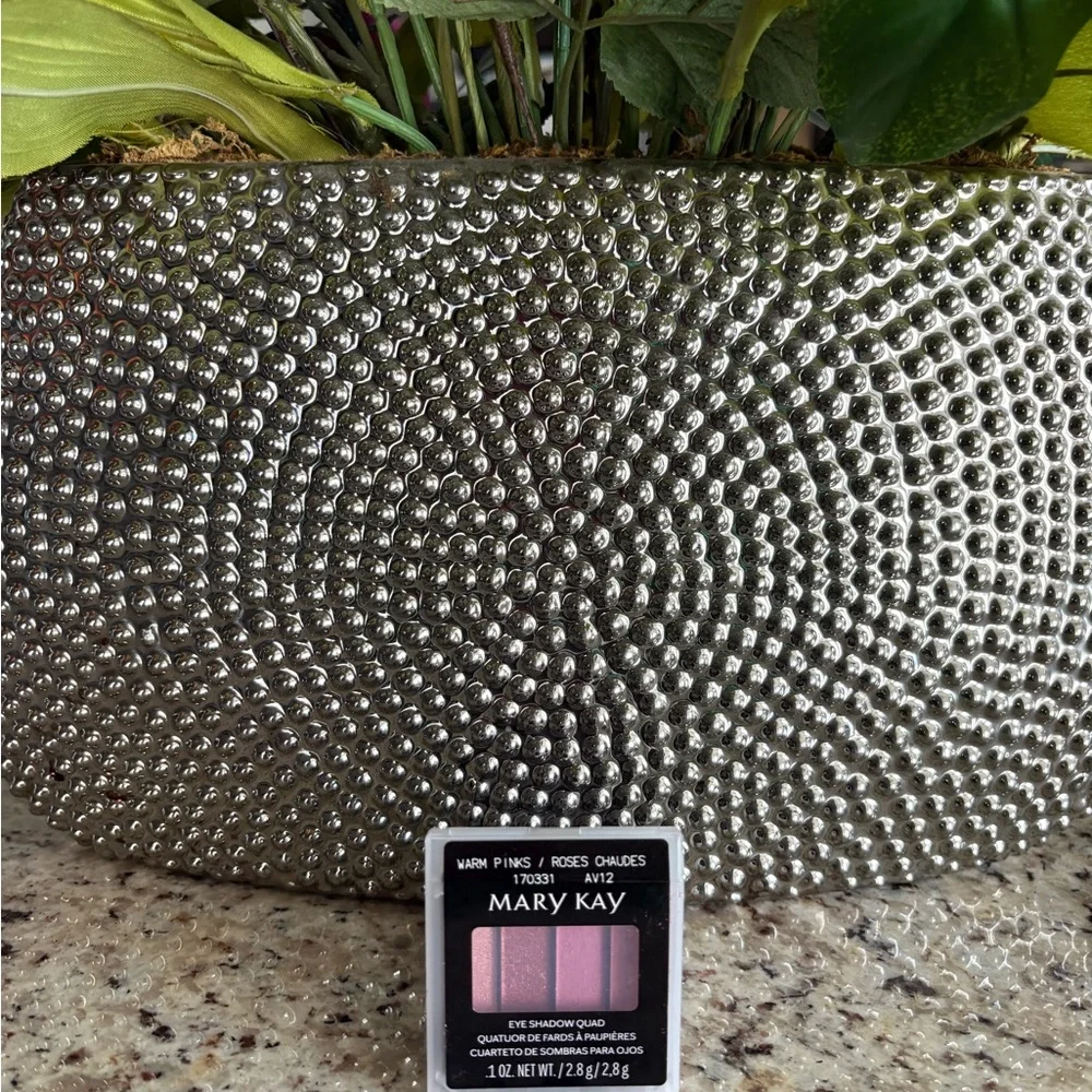 DISCONTINUED MK Eyeshadow Quad - Warm Pinks - Picture 2 of 3